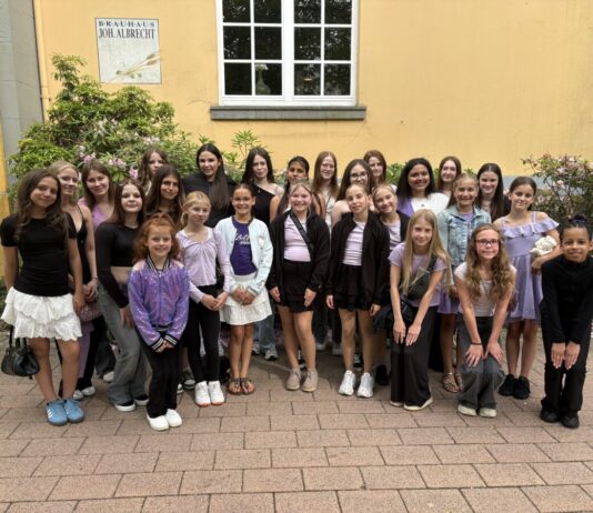 GalaxyCheer Gießen beendet Wettkampfsaison mit Meisterschaftswochenende in Hamburg