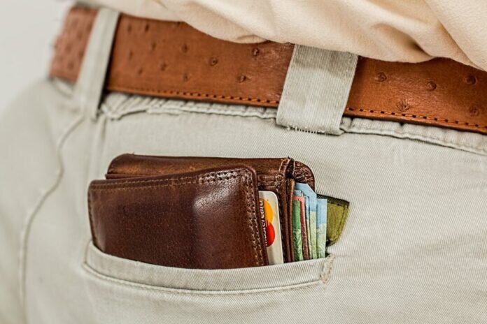 stevepb-wallet-1013789-696x464